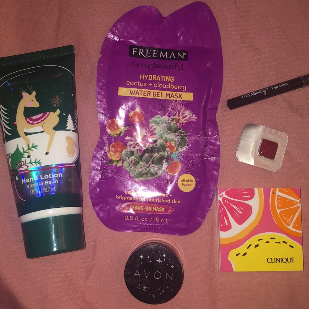 A fun makeup goodie bag